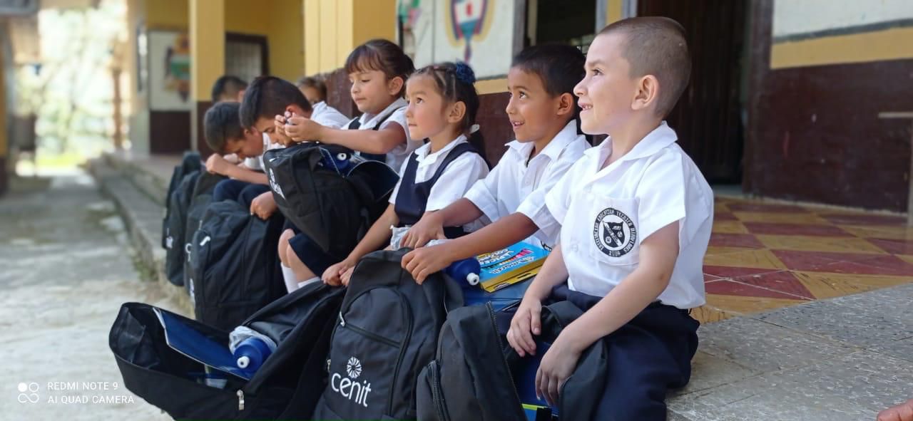 Cenit entrega más de 41.500 kits escolares en diferentes regiones del país