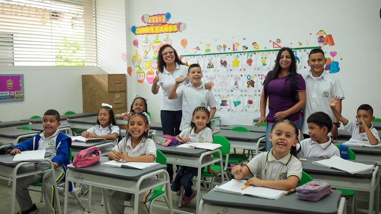 Cenit beneficia con dotación escolar a más de 7.100 niñas, niños y adolescentes de Colombia